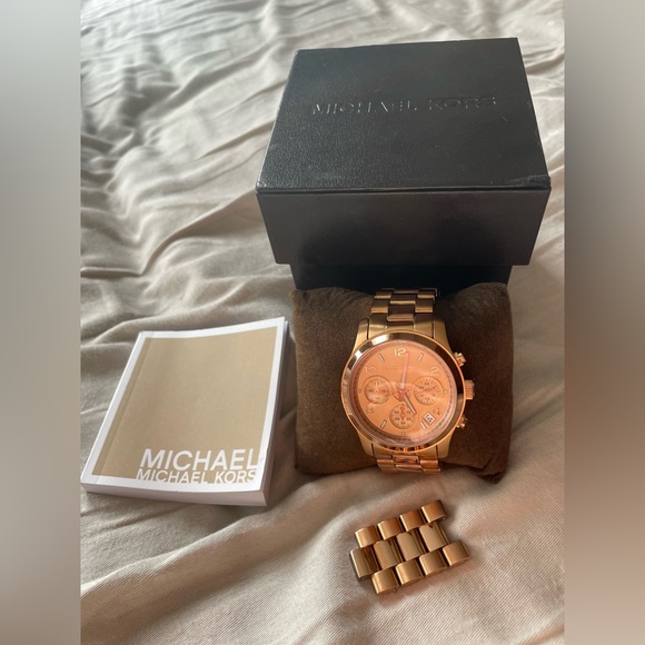 Michael MICHAEL KORS MK5128 Rose Gold Runway Chronograph Quartz Watch - Picture 2 of 5